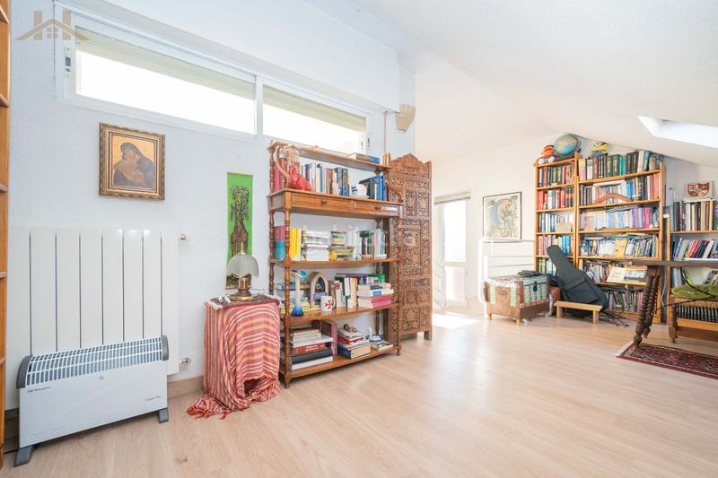 Foto f85c31e3-949d-44ce-88ea-e890bc4c8950. Xalet amb xemeneia calefacció aparcament piscina a Collado Villalba