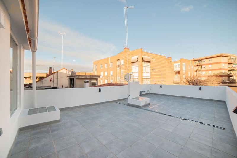 Foto 9e31bbe4-e5ba-4b94-973b-28fb7d0babce. Casa adosada en Calle Pinto-San Roque Parla