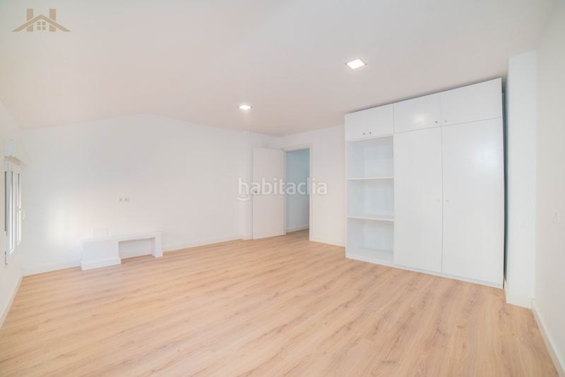 Foto d6a8b9af-e43a-4d05-8d44-b66a3ee70e2b. Casa adosada en Calle Pinto-San Roque Parla