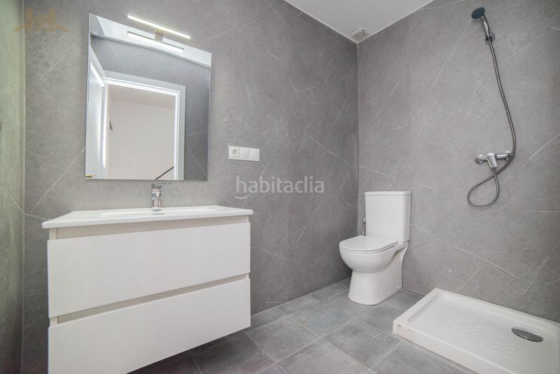 Foto 456ddb08-390f-4267-903c-14a6d346b0a3. Reihenhaus in Calle Pinto-San Roque Parla