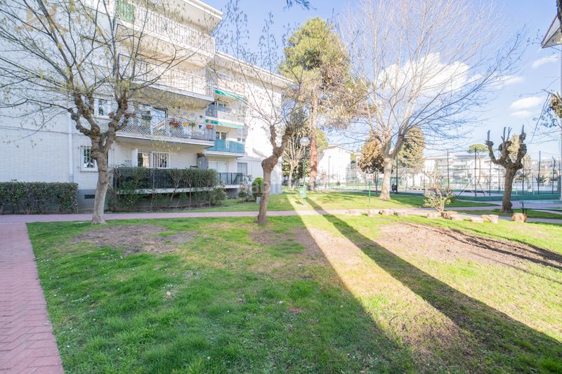 Foto 463f9dfc-031d-4b8f-9ba1-56cb653ca000. Pis amb xemeneia calefacció piscina a Los Valles Collado Villalba