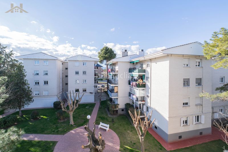 Foto a47a9e48-5392-4638-8c8c-d41c62ec8e80. Pis amb xemeneia calefacció piscina a Los Valles Collado Villalba