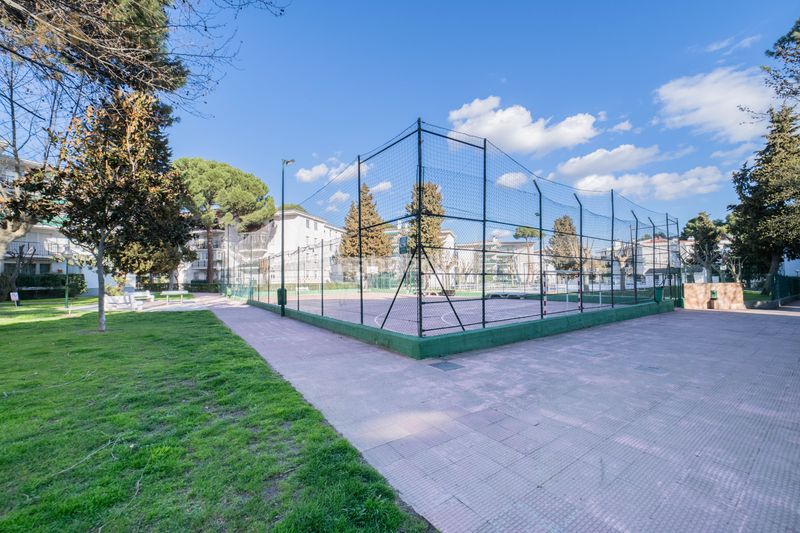 Foto c32561e6-bcaf-4fb4-8a9c-4814e9fbf058. Pis amb xemeneia calefacció piscina a Los Valles Collado Villalba