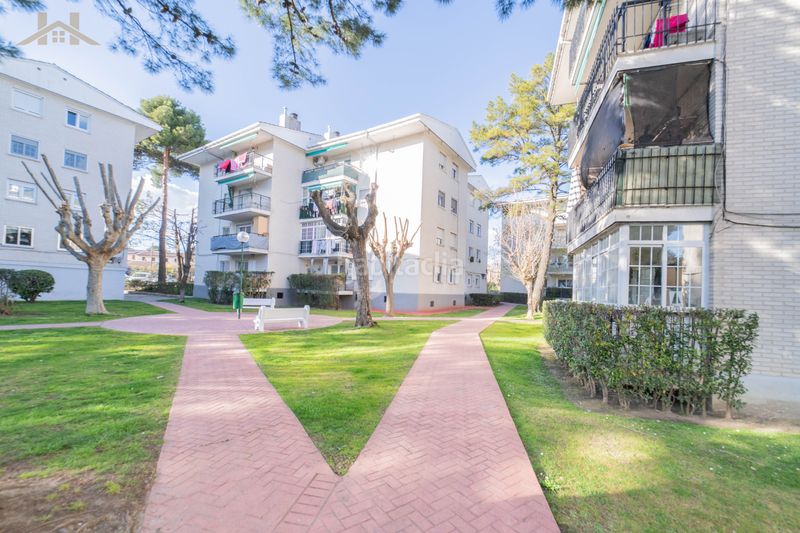 Foto f6ecfb35-f910-465b-882b-8b813f42024c. Pis amb xemeneia calefacció piscina a Los Valles Collado Villalba