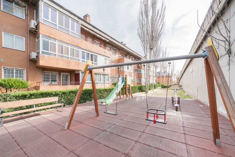 Foto 25441a6d-9e3d-470c-aede-6f75ae2eed3f. Pis amb calefacció aparcament piscina a Villalba Estación Collado Villalba