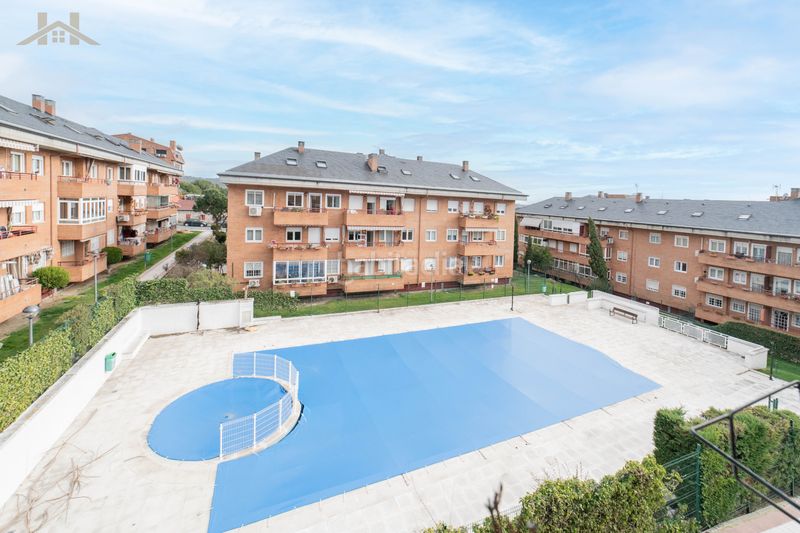 Foto 3da09600-fccf-46f5-a3e7-5a6cc109798c. Pis amb calefacció aparcament piscina a Villalba Estación Collado Villalba