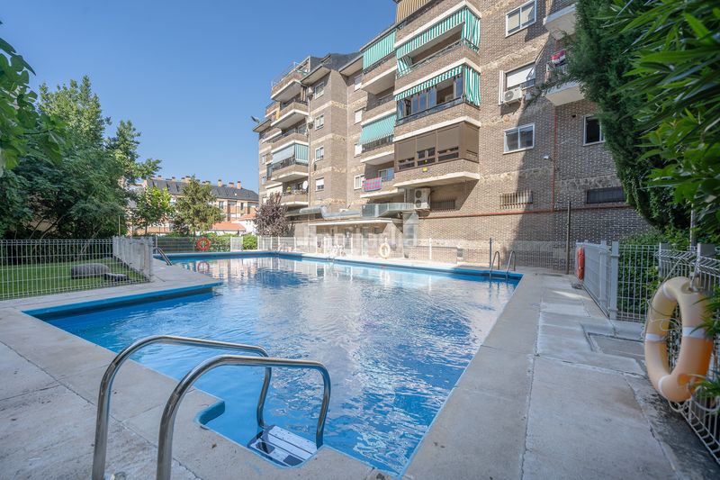 Foto 08038a26-6031-49a0-a455-ea0c14dcdd11. Àtic amb calefacció aparcament piscina a Villalba Estación Collado Villalba