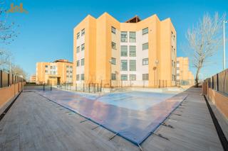 Pis a Calle del pino silvestre 21v. Piso reformado de 2 habitaciones en urbanización con piscina