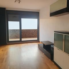 Appartement à Calle del pino silvestre 4. Piso de tres habitaciones con terraza