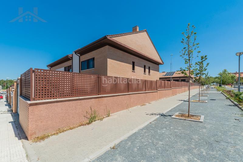 Foto 1d588844-dcc2-4bc6-9af4-f0d8ecb956ec. Chalet avec cheminée chauffage parking piscine dans Navalcarnero