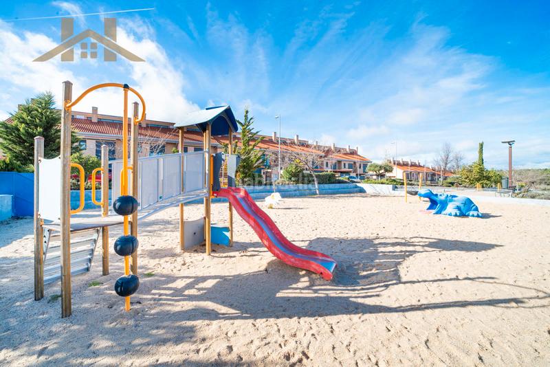 Foto 0e0aa431-feda-443a-9a67-85e9bdeb3d8c. Chalet con camino riscaldamento parcheggio piscina in Navalcarnero