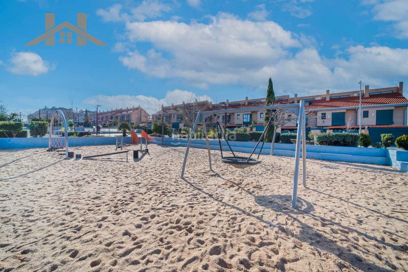 Foto b78abe98-24ef-44d6-a7d0-80a13ec59e2b. Chalet con camino riscaldamento parcheggio piscina in Navalcarnero