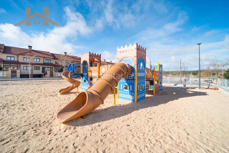 Foto d5e0c8e8-25e7-4b1f-927a-aca036d83f94. Chalet con camino riscaldamento parcheggio piscina in Navalcarnero