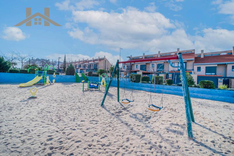 Foto fb9d4d48-e31c-473d-ad08-0021511dd693. Chalet con camino riscaldamento parcheggio piscina in Navalcarnero