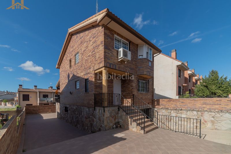 Foto 4b2111c3-e136-4b65-902c-48d28313bb1c. Casa aparellada amb calefacció aparcament a Covadonga - Los Manzanos Navalcarnero