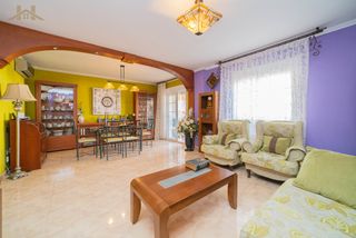 Casa adossada  Calle gredos 30. Exclusivo chalet con piscina privada – una vivienda para disfrut