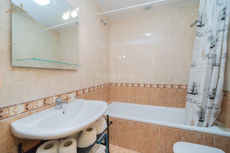 Foto b4e65acb-f44d-47b3-bd40-d29e923a33ca. Casa adossada amb calefacció aparcament piscina a Navalcarnero