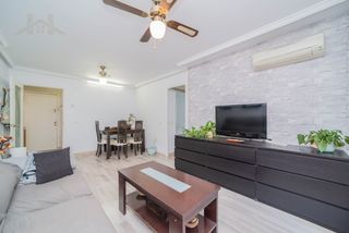 Piso  Plaza de buenavista 3. Piso de tres habitaciones con terraza