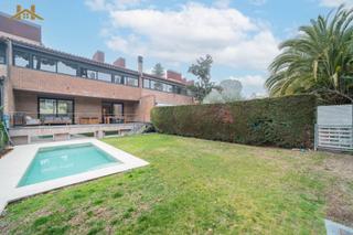 Casa adossada a Calle islas canarias 1 común 49. Chalet adosado en venta en calle islas canarias 1 calme house