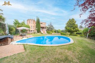 Casa  Avenida del monte olivar. Estupendo chalet independiente con parcela de 1.300m2 y piscina