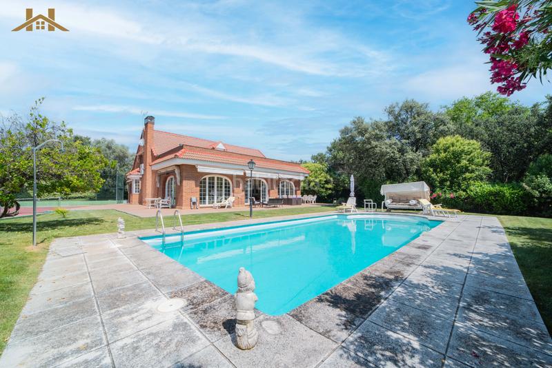 Foto 411b9fc3-d370-48bf-8f30-c166f9308d4a. Chalet casa o chalet independiente en venta en calle playa del saler en Boadilla del Monte