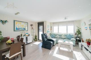 Appartement  Calle hernán cortés. Magnifico piso en planta en la zona de valenoso