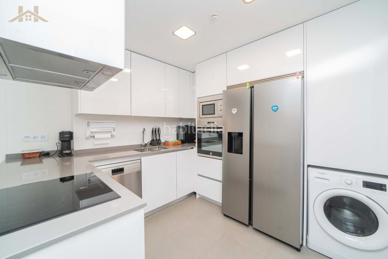 Foto c28931a7-3f51-4f38-8d56-c2e8f3334a9d. Casa aparellada amb calefacció aparcament piscina a Boadilla del Monte