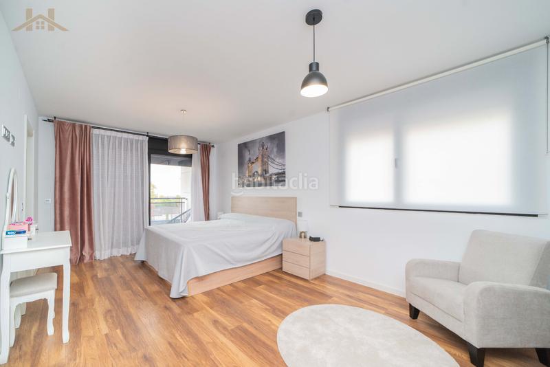 Foto da4008bf-0b04-4b52-a4fb-ee92ff58307d. Casa bifamiliare con riscaldamento parcheggio piscina in Boadilla del Monte