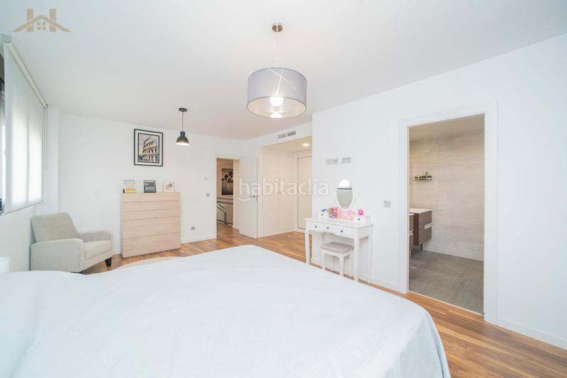 Foto 58e6b1f1-c3d6-40f1-b97a-0b4a5e251c2e. Towny house with heating parking pool in Valenoso Boadilla del Monte