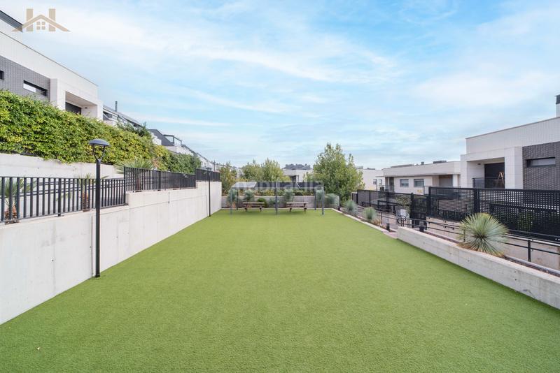 Foto b4a428c7-df60-4af0-8a43-20e44f33d83c. Towny house with heating parking pool in Valenoso Boadilla del Monte