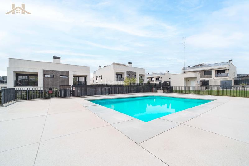 Foto f0bc5837-38f2-42ad-9c8b-c6509593f8d3. Towny house with heating parking pool in Valenoso Boadilla del Monte