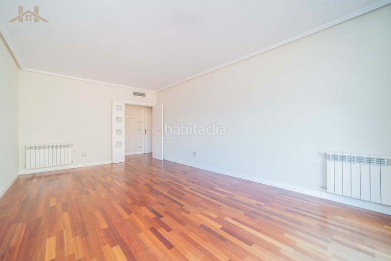 Foto ecd30cf2-af07-4cee-97cc-0bf7c42a5894. Planta baixa amb calefacció piscina a Sector B Boadilla del Monte