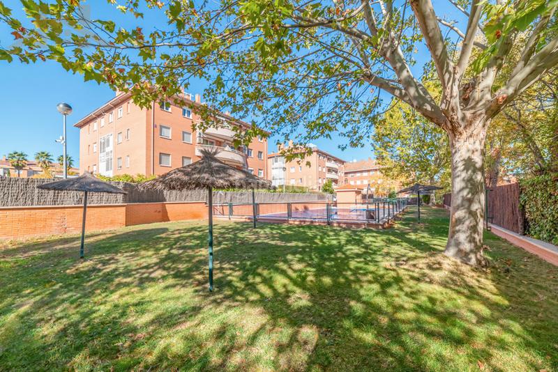 Foto bb34391e-6433-4fbc-91a3-8a89a3df3229. Pis amb calefacció aparcament piscina a Sector B Boadilla del Monte