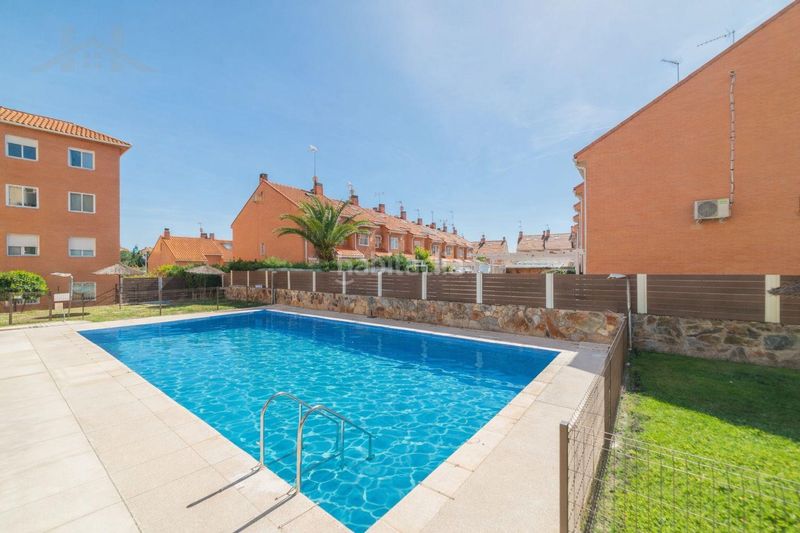 Foto 2bc73a7d-3aff-47c2-b99b-9ff3db84bc91. Pis amb calefacció aparcament piscina a Sector B Boadilla del Monte