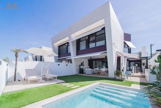 Casa  Calle cabo de peñas. Exclusivo chalet pareado en el pastel