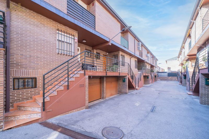 Foto 03d4082f-85ff-40d7-bfe3-6695beea4367. Casa adossada amb calefacció aparcament a Casco Antiguo Boadilla del Monte