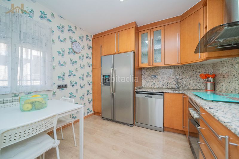 Foto b21e64b3-f85d-4021-a1b3-b4302552a4f8. Casa adossada amb calefacció aparcament a Casco Antiguo Boadilla del Monte