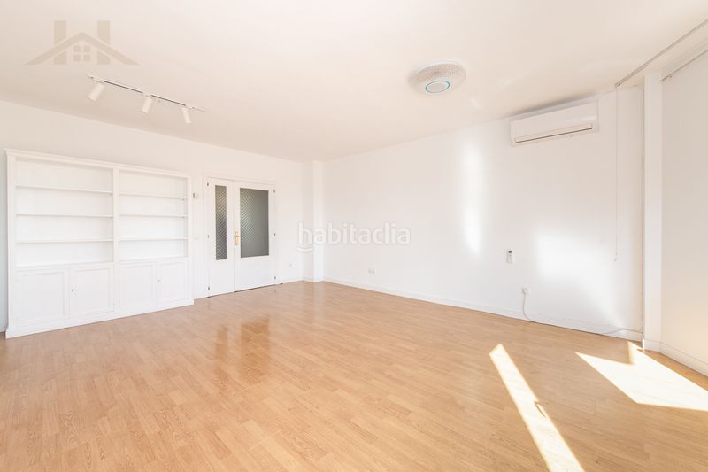 Foto 0cf54fda-9df2-45f8-978d-fc51c271aa8d. Flat with heating parking pool in Sector B Boadilla del Monte