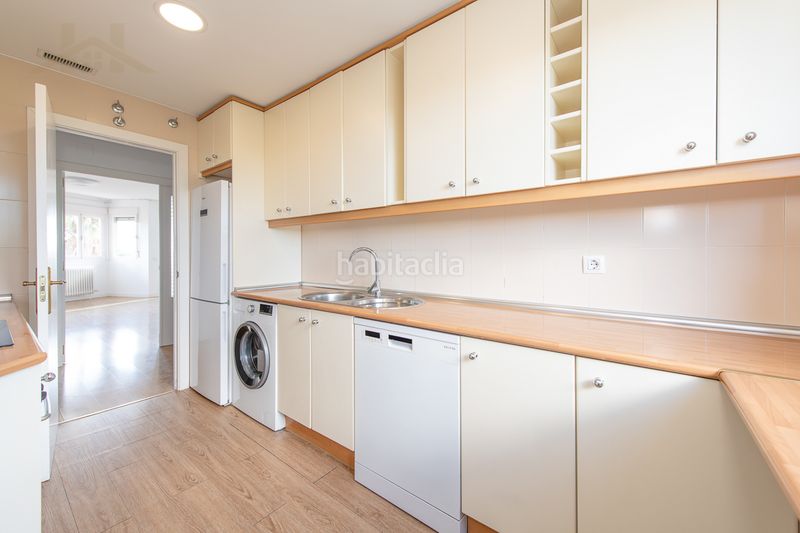Foto e2dd58e9-99cb-46e7-b021-97cf3ee0e9ad. Flat with heating parking pool in Sector B Boadilla del Monte