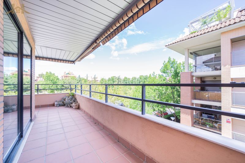 Foto 8a8c1981-284c-45d7-b403-2a0384059749. Flat with heating pool in Sector B Boadilla del Monte