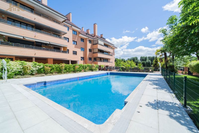 Foto df24cc3d-0f3c-4296-a225-bd7f6771dd95. Flat with heating pool in Sector B Boadilla del Monte