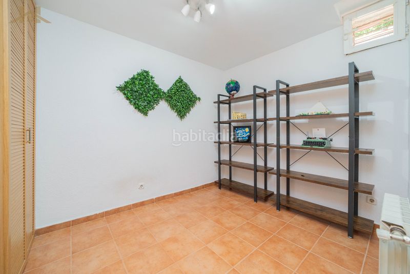 Foto 4811af44-6eb3-4c02-acb1-dd6bfc991e67. Casa aparellada amb xemeneia calefacció aparcament piscina a Boadilla del Monte