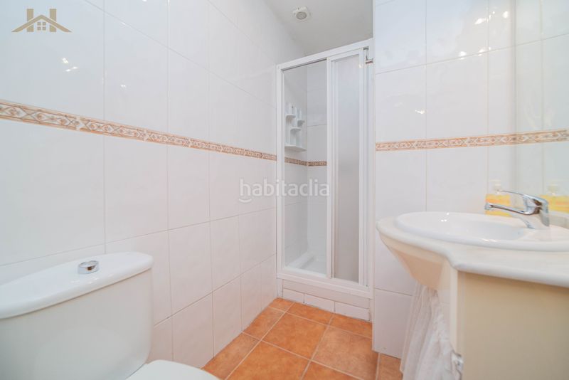 Foto 5242b2d2-d85f-4fd0-bcb1-37be3d58a5dc. Casa aparellada amb xemeneia calefacció aparcament piscina a Boadilla del Monte