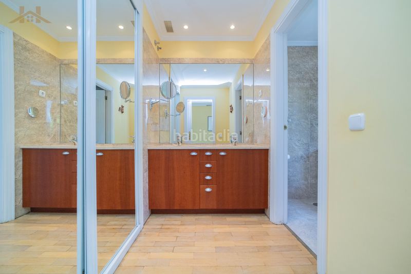 Foto cef04924-6b34-4394-841b-ea89c0b8a91c. Casa aparellada amb xemeneia calefacció aparcament piscina a Boadilla del Monte