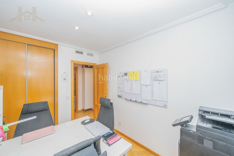 Foto 4604dd87-7558-478d-b3ae-f43920dc0d67. Flat with heating pool in Sector B Boadilla del Monte