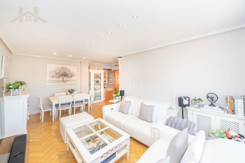 Foto c17d1a23-48f8-4505-9a61-8620cbdb1084. Flat with heating pool in Sector B Boadilla del Monte