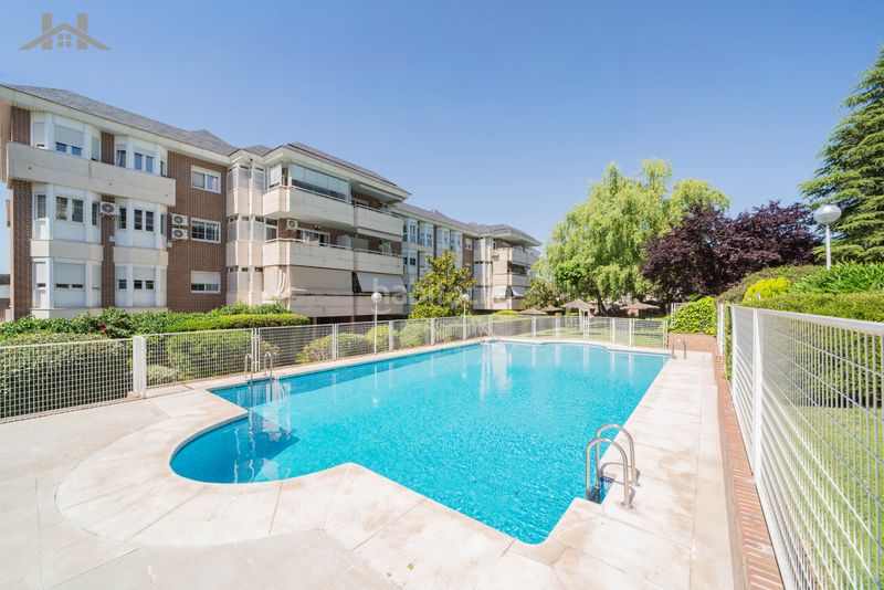 Foto 9dd40141-bd75-44fe-9799-5de7358f95b3. Flat with heating parking pool in Sector B Boadilla del Monte
