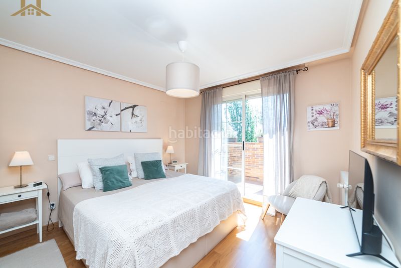 Foto fac415df-cdd7-465d-b754-0abf665a5424. Casa adossada amb xemeneia calefacció aparcament piscina a Boadilla del Monte