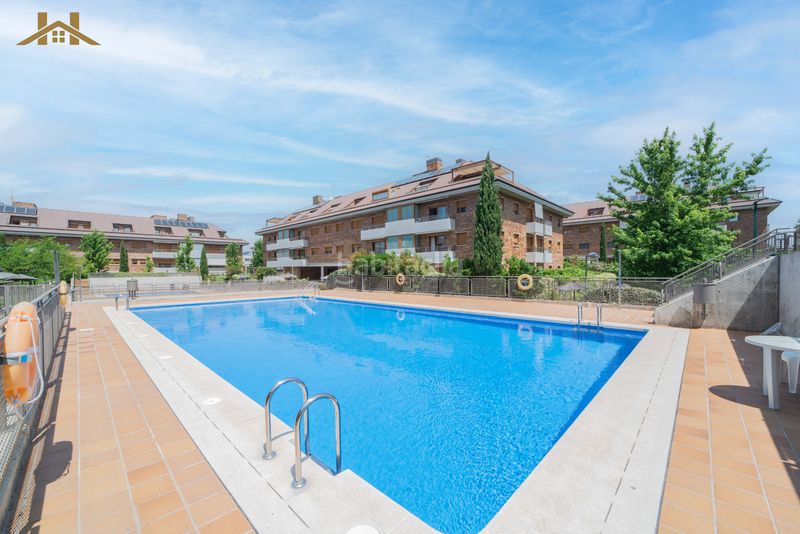 Foto e1f1e9e7-1dc2-476e-bc58-c282d4c74ef5. Àtic amb calefacció piscina a Valenoso Boadilla del Monte