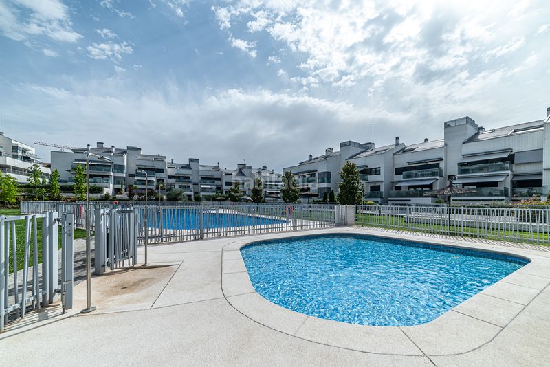 Foto 8134f355-ccbe-4d66-8e54-12bebdd8cc27. Planta baixa amb calefacció piscina a Valdepastores-Las Encinas Boadilla del Monte